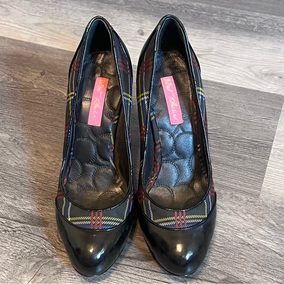 Betsey Johnson Patent Leather Tartan Plaid Vintage Pumps Heels Size 8 - Picture 3 of 11